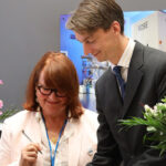 igning of POEM agreement. Left to right. Peter Krogstrup (CEO, NQCP), Annie Geoffroy (CEO, RIBER) Joachim Mathiesen (Head of dept. Niels Bohr Institute, University of Copenhagen)